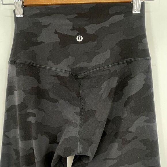 Lululemon Black Gray Camo High Rise leggings Capri  Size 4 - Picture 3 of 6